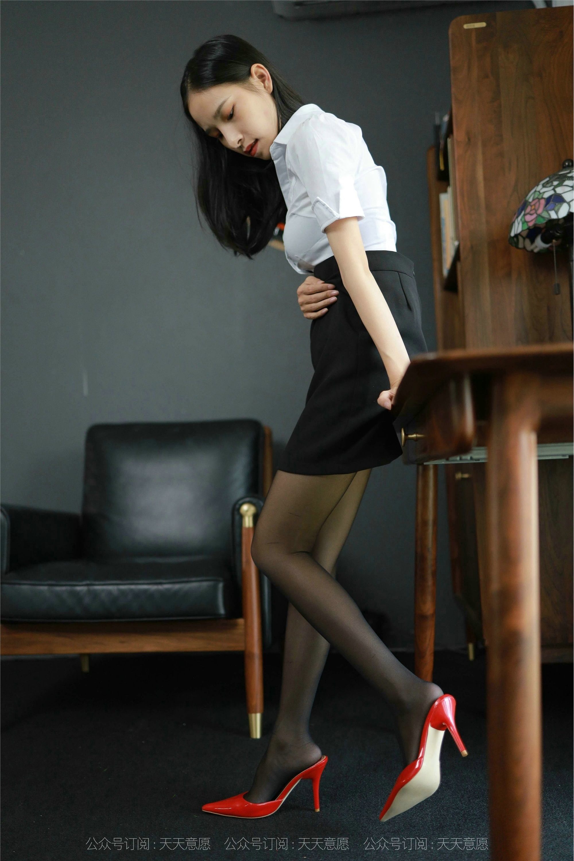 IESS异思趣向  2021.09.15 丝享家919：美子《红色高跟鞋》